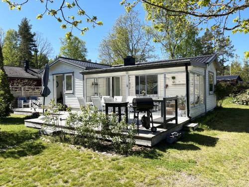 Nice house with guest house 150 meters from the sea outside Vastervik